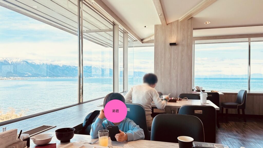 琵琶湖マリオットホテル 朝食会場 琵琶湖ビューと子ども