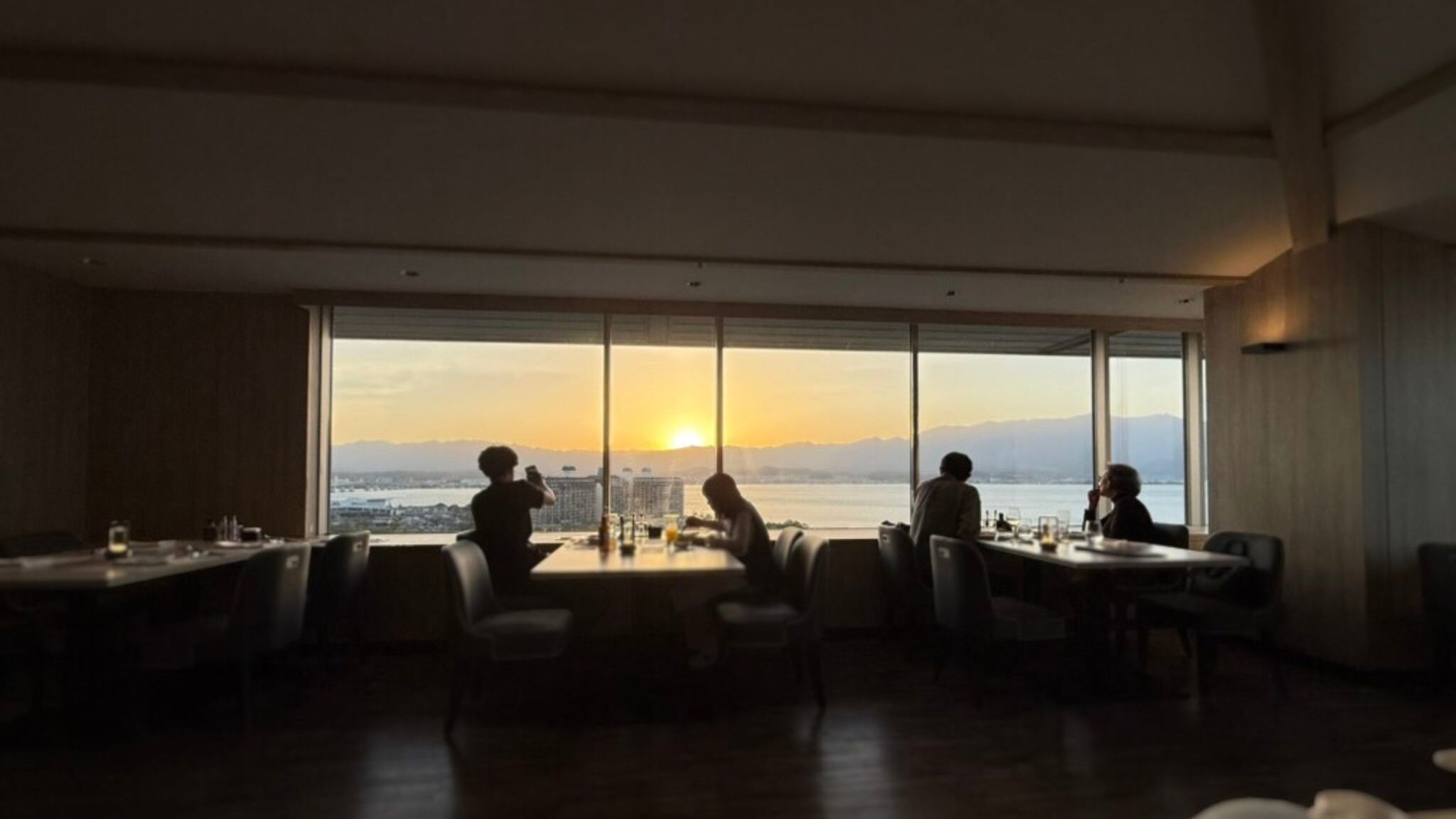 琵琶湖マリオットホテル Grill & Dining G 夕食と夕日ビュー