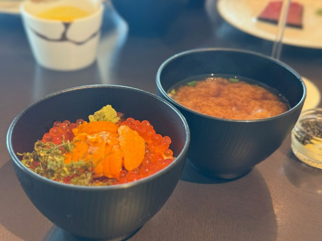 大阪ステーションホテル スペシャリティサロン 朝食の雲丹といくらの丼ぶり