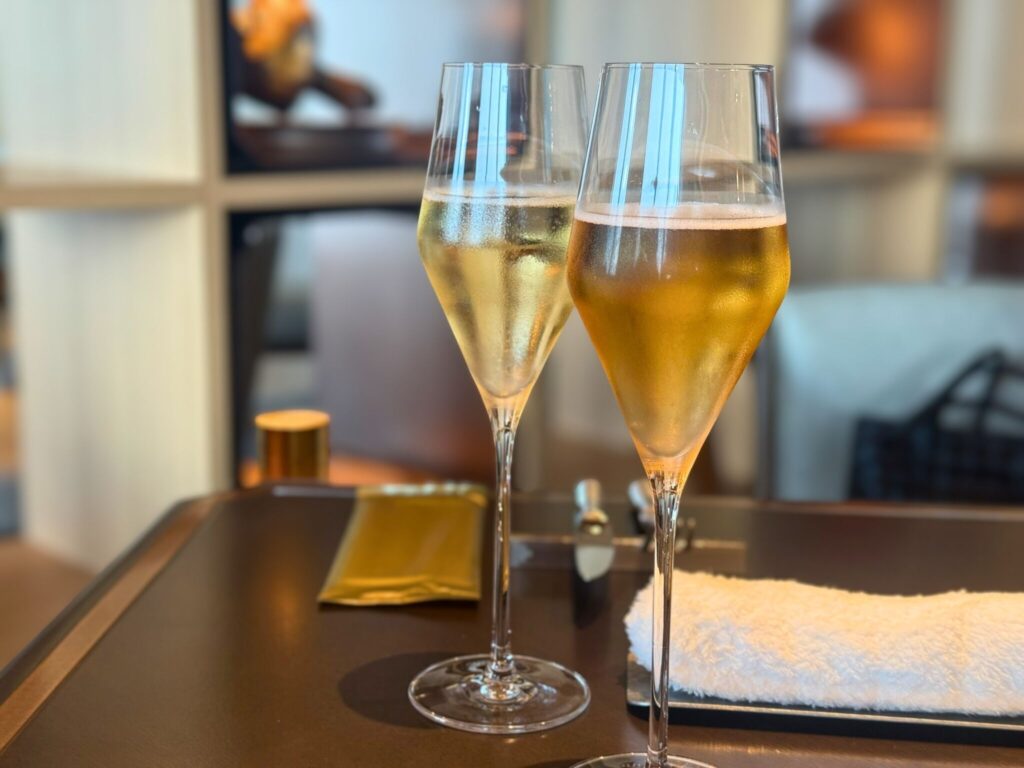 大阪ステーションホテルのスペシャリティサロン｜ウェルカムドリンクのシャンパンとノンアルコール