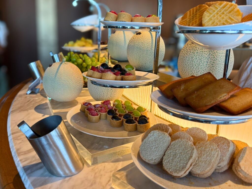 大阪ステーションホテル THE-MOMENT 朝食のフルーツコーナー