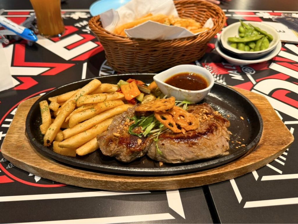 プライオリティ・パスで無料利用できる空港レストランのステーキセット