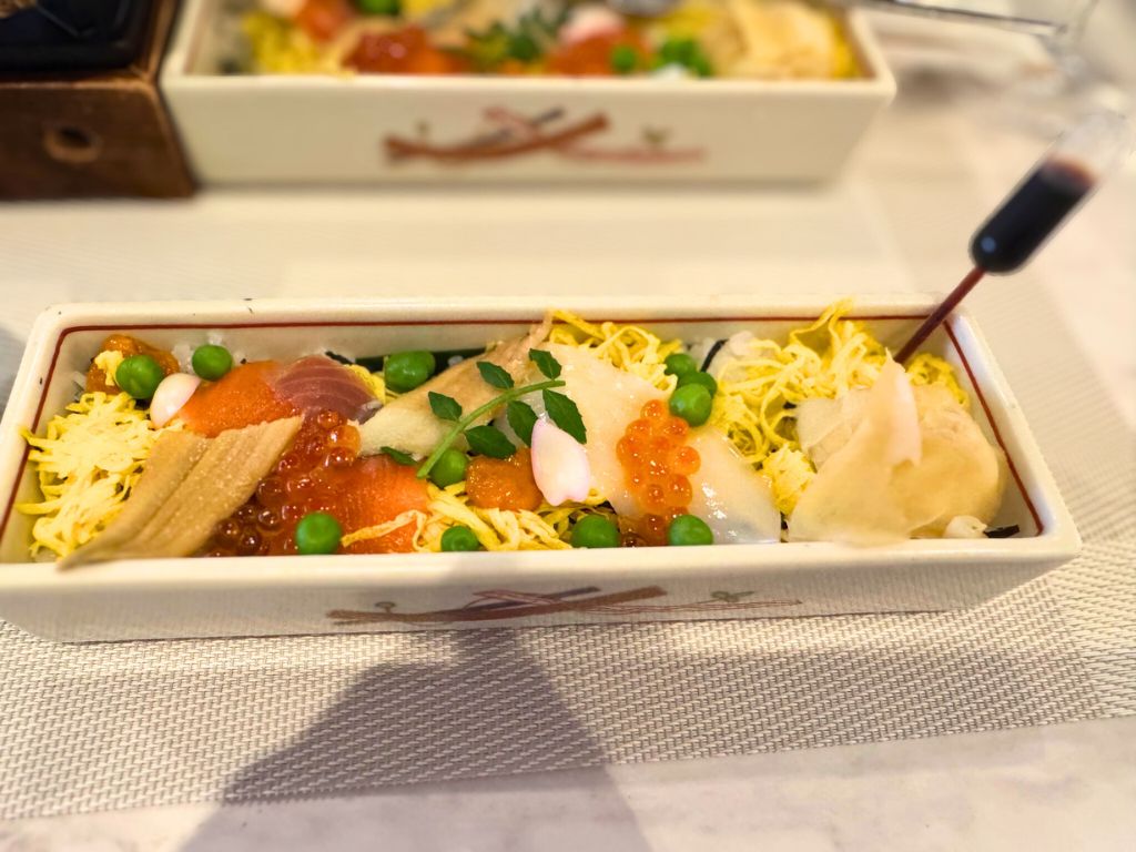 琵琶湖マリオットホテルのディナーで提供された彩り豊かな散らし寿司