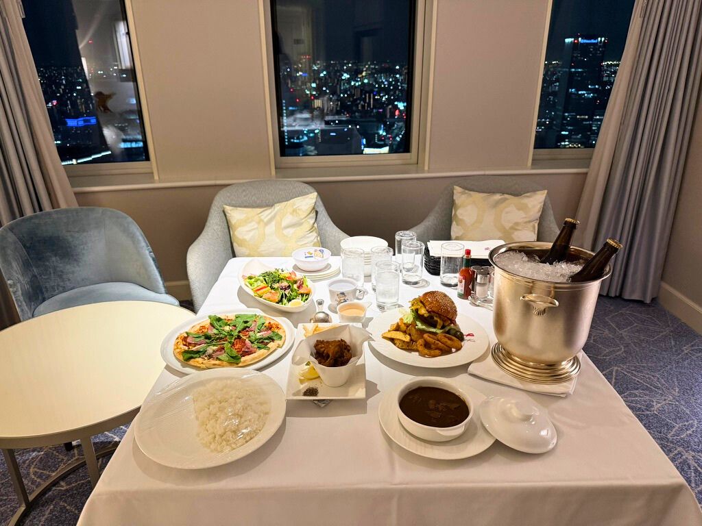 名古屋マリオットアソシアホテルのインルームダイニング(ファミリーセットとビーフカレー)