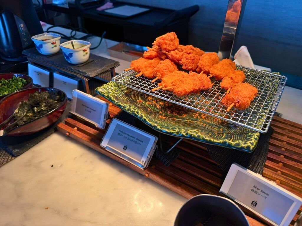 名古屋マリオットアソシアホテル 15階パーゴラ朝食ビュッフェの串カツと味噌ソース