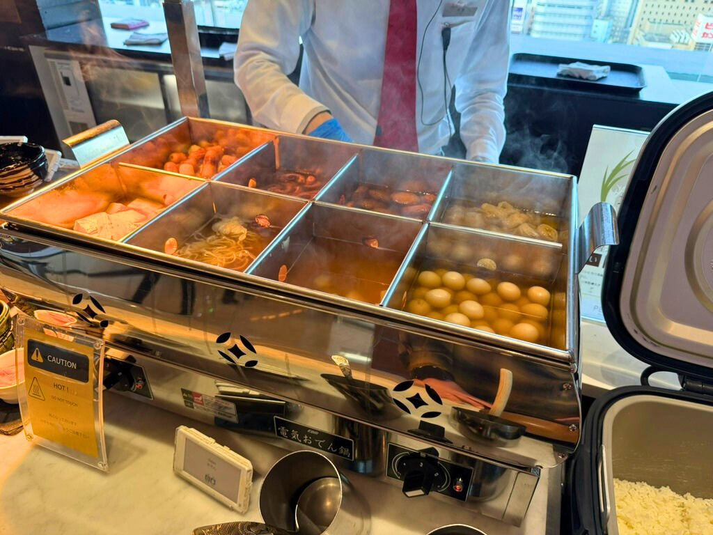 古屋マリオットアソシアホテル 15階パーゴラ朝食ビュッフェのおでん(大根・卵など)