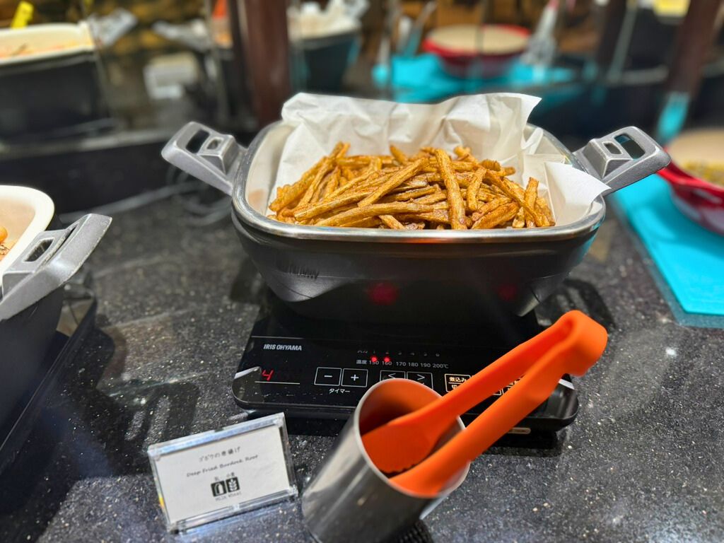 名古屋マリオットアソシア|エリートラウンジのカクテルタイムの温製料理(ゴボウの唐揚げ)