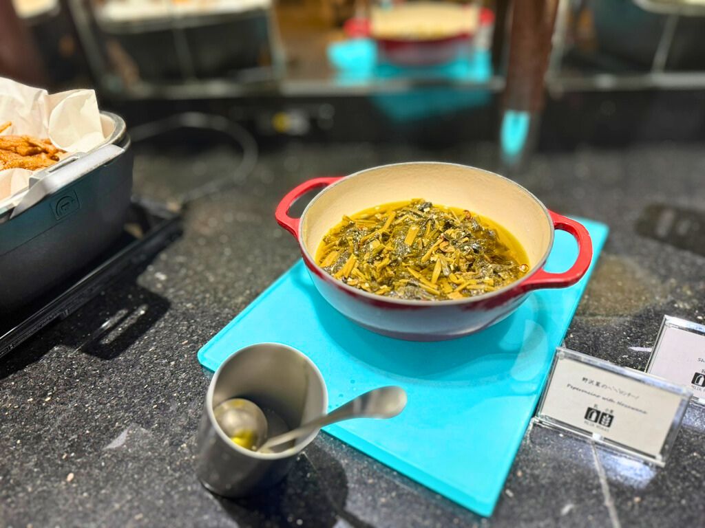 名古屋マリオットアソシア|エリートラウンジのカクテルタイムの温製料理(野沢菜のペペロンチーノ)