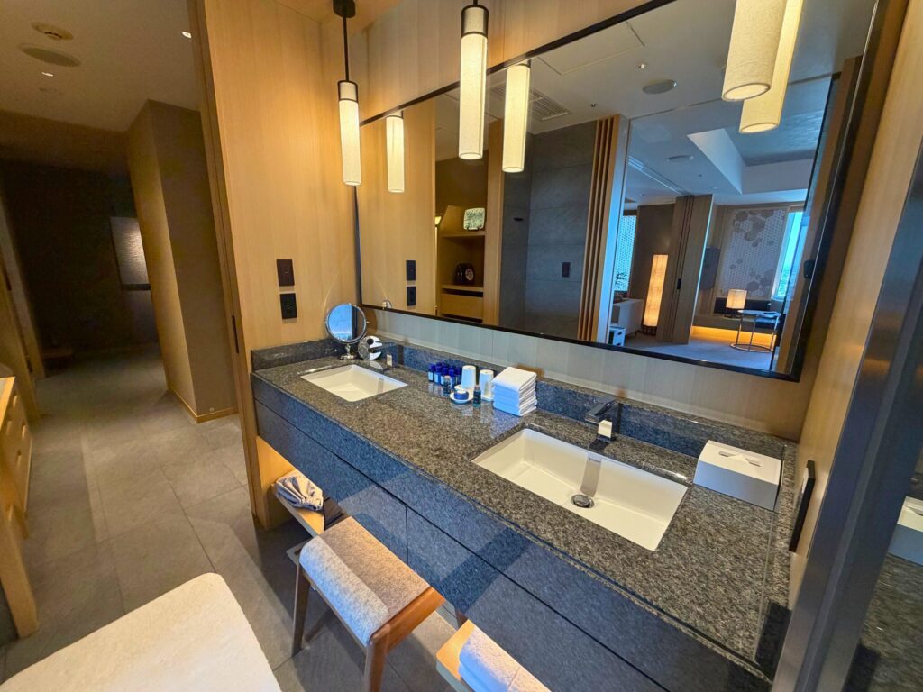 名古屋マリオットアソシアホテル 那古野スイートのダブルボウル洗面台
