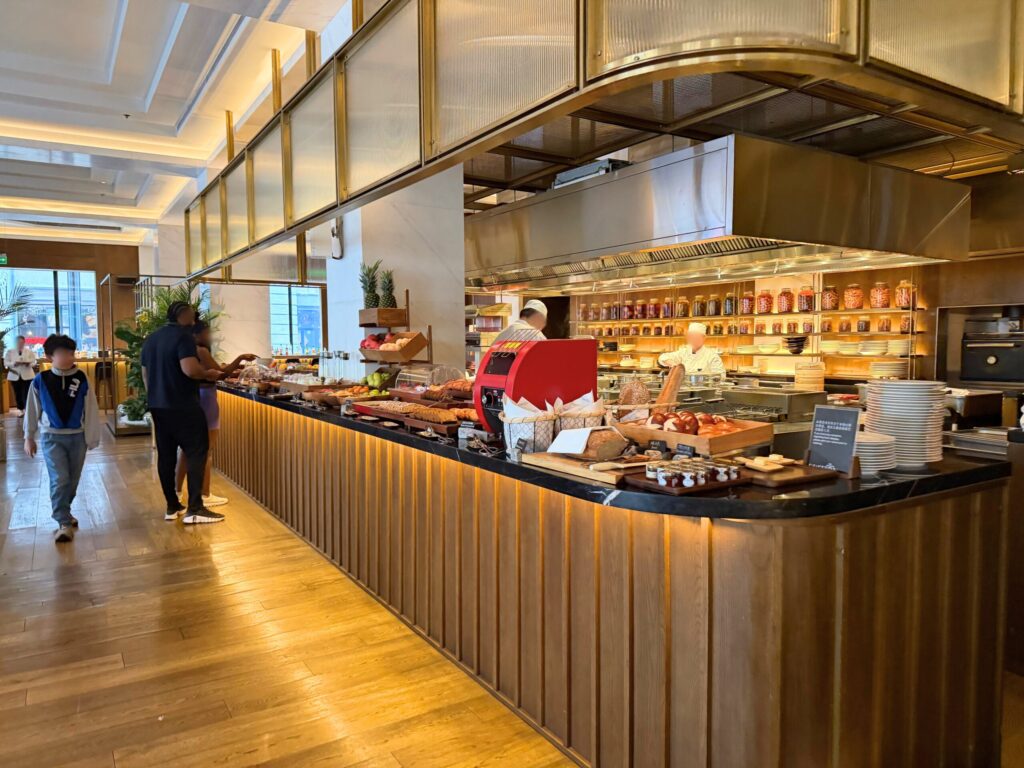 上海エディション朝食ビュッフェの全体風景