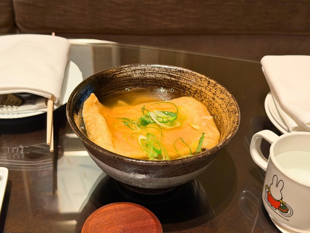 セントレジス大阪のインルームダイニングで注文したきつねうどん