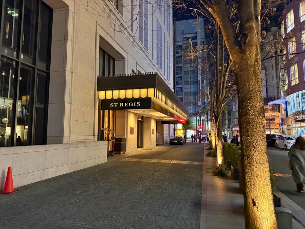 夜のセントレジス大阪 外観