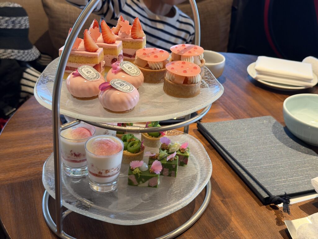 リッツ・カールトン福岡 アフタヌーンティーのいちごスイーツスタンド