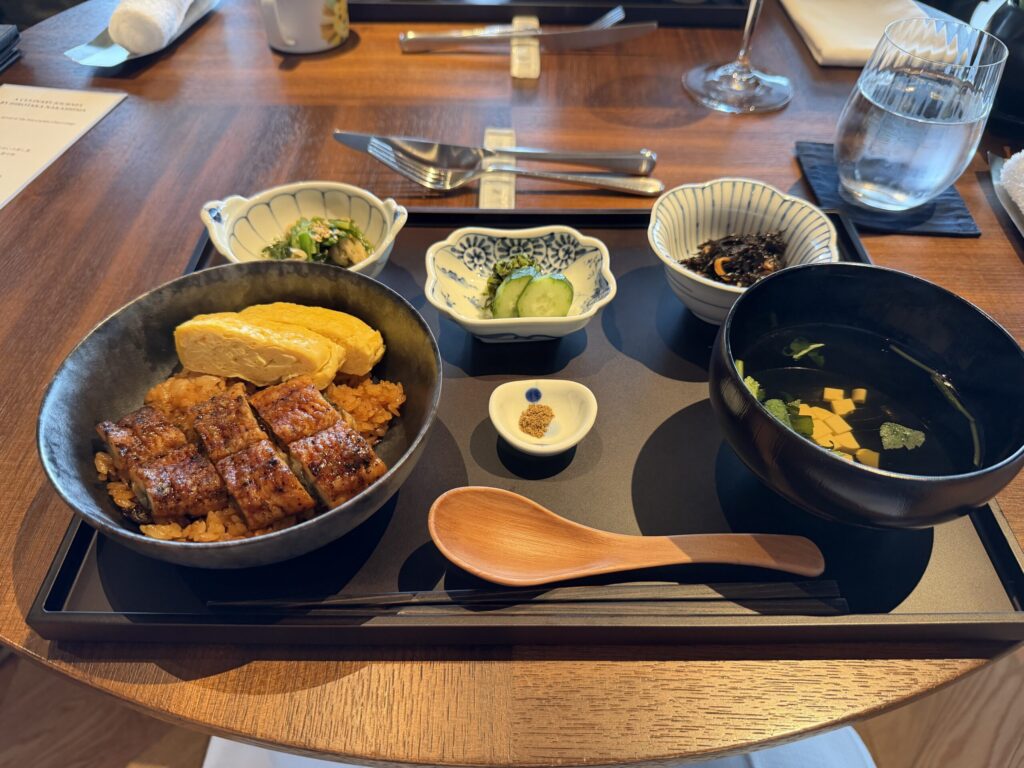 リッツ・カールトン福岡 クラブラウンジのうな重と出汁巻き卵