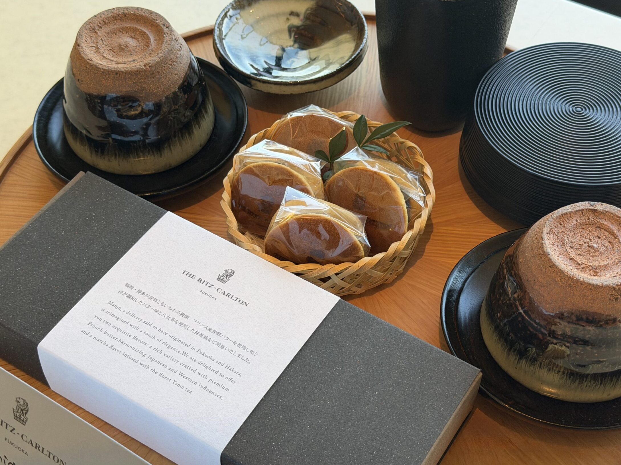 リッツ・カールトン福岡 客室のウェルカムアメニティと茶器セット