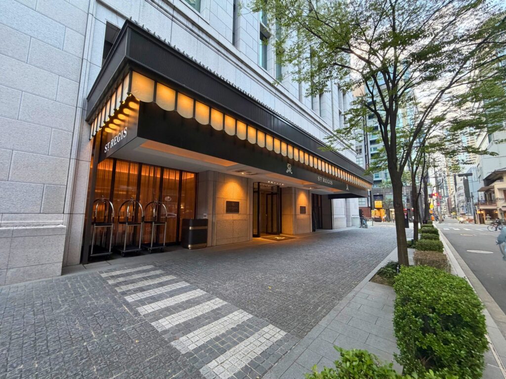 セントレジス大阪の車寄せ・エントランス外観