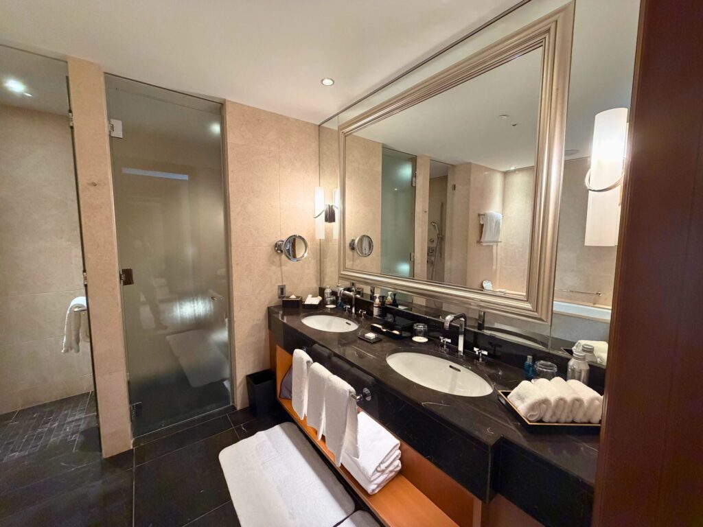 セントレジス大阪 萩スイート ダブルボウル洗面台