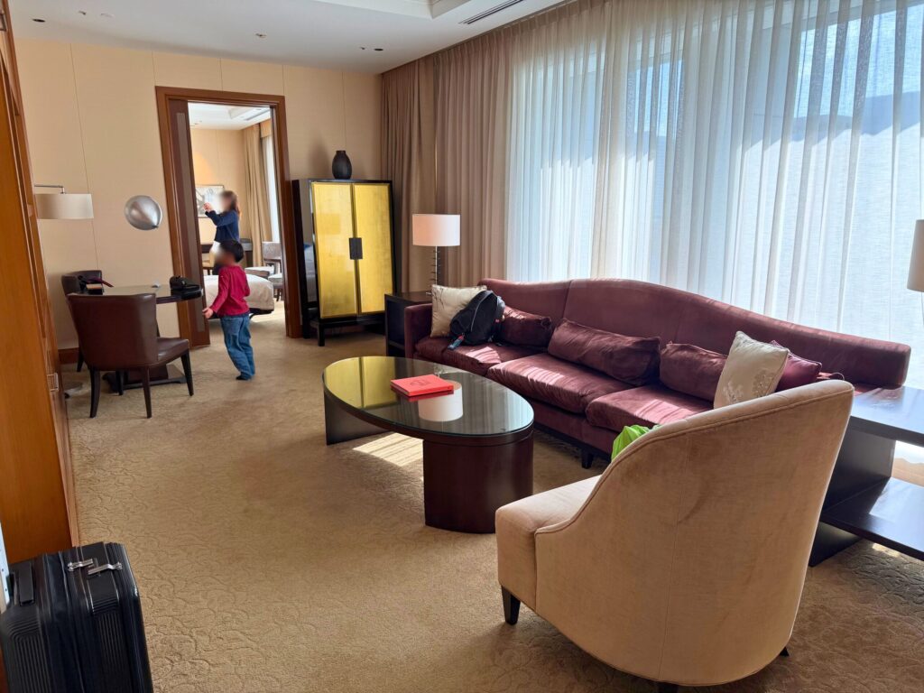 セントレジス大阪 萩スイート リビングルーム全景